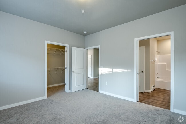 2 BR, 2 BA - 1,297SF