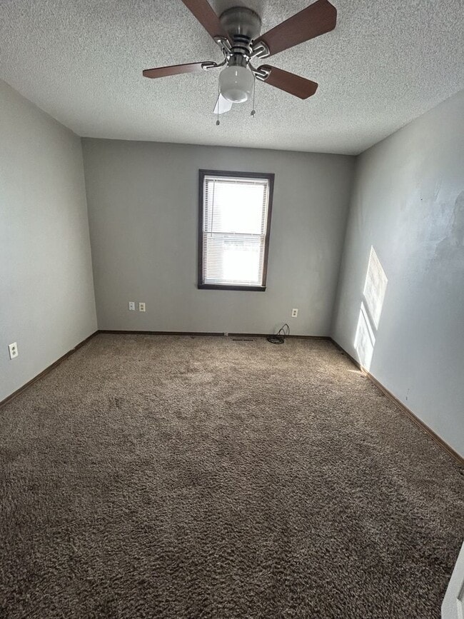 Photo - Beautiful 3bd/1ba House - Nice Back Deck!