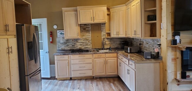 Photo - 683 Lakeside Dr