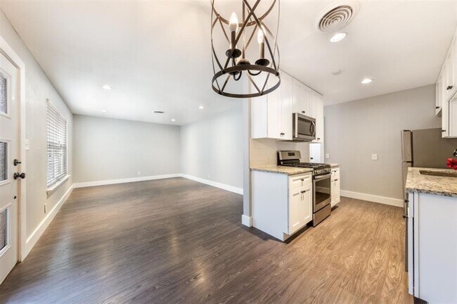 Photo - 1423 Braes Ridge Dr