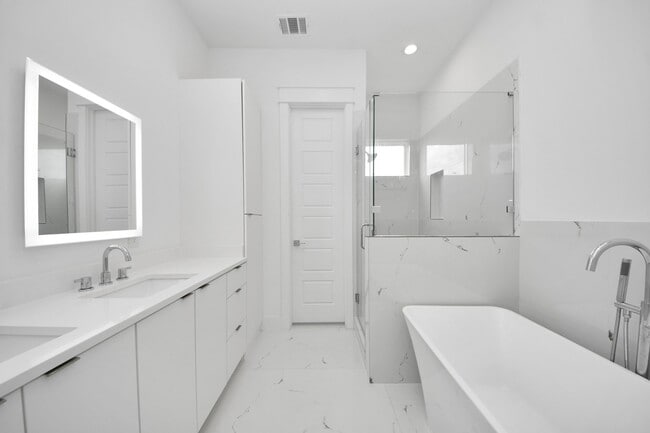 Photo - 4608 Coke St