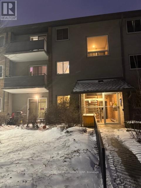 Photo - 675 Wonderland Rd S Unité 8