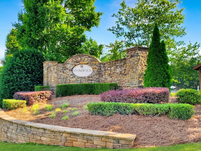 Photo - 15 Silverthorn Ct