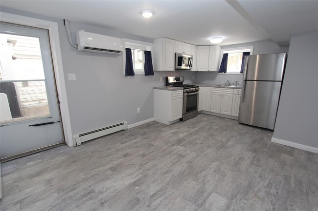 Building Photo - 41 Illinois Ave Unit 1 Rental