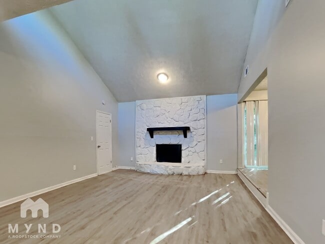 Photo - 3047 Brook Hollow Dr