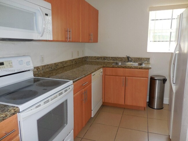 Photo - 9725 Bay Harbor Terrace Unidad 22