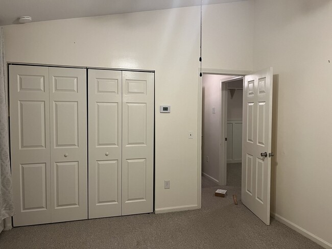 Photo - 565 Quaker Ln Unidad 127