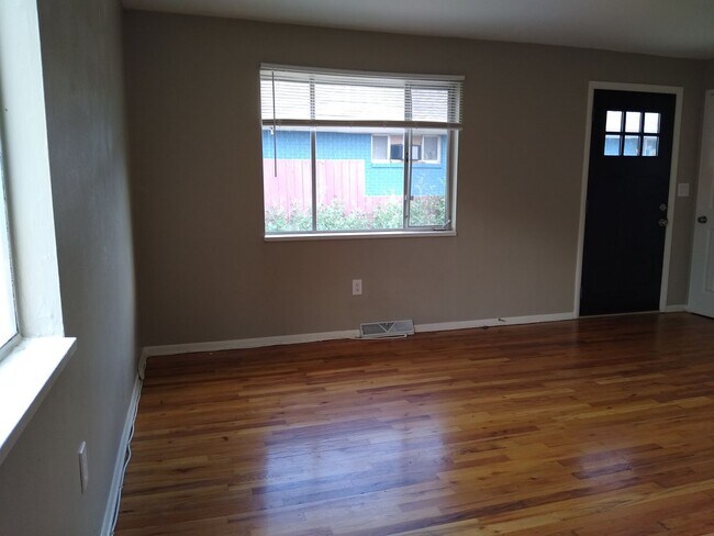 Building Photo - Osceola Duplex Unit 1392