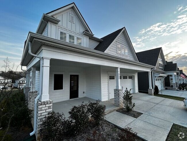 Building Photo - Stunning 4-Bedroom Home with Bright, Spaci...