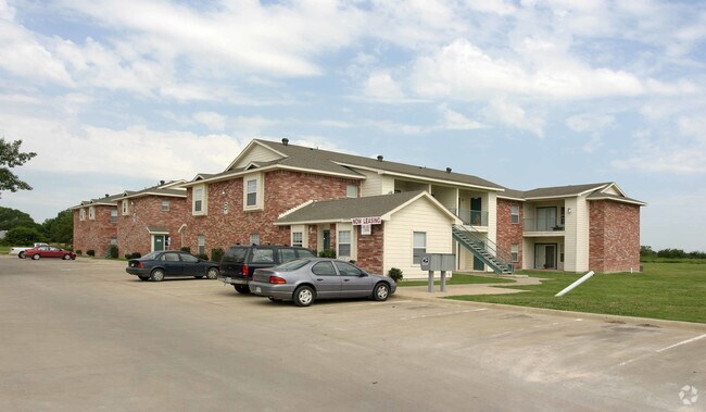 Elmwood Apartments - Elmwood Apartments