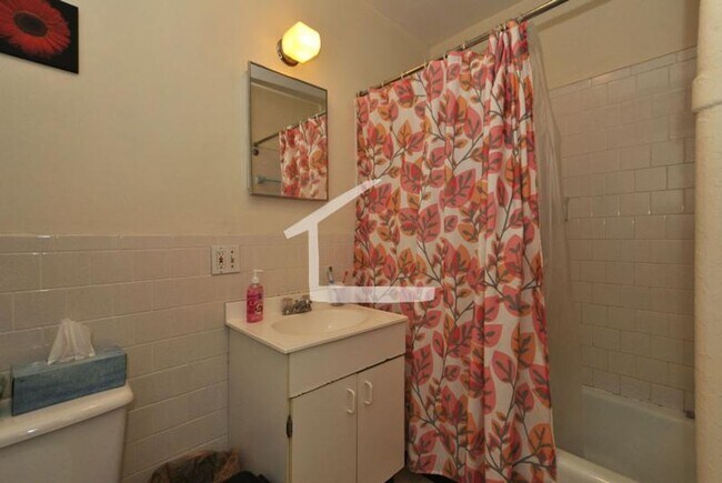 Photo - NIce 4 bed in Washington Square