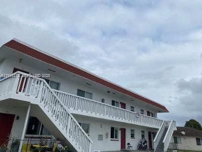 Building Photo - 7011 Pembroke Rd Unit 1-6