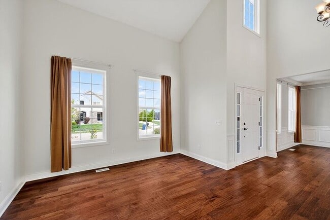 Photo - Modern Luxury with Waterfront Views in West Carmel