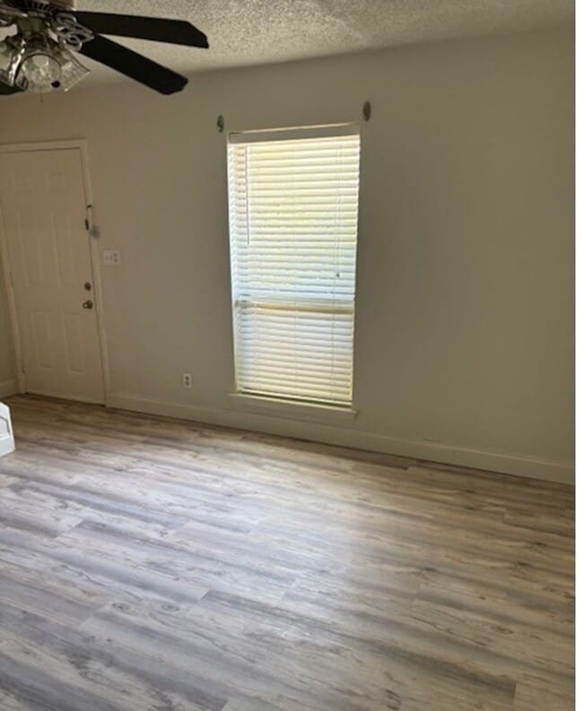 Photo - 2729 Hurstview Dr Unit #A