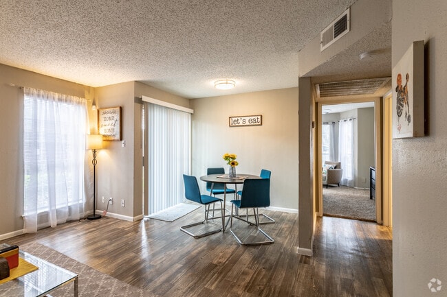 1BR, 1BA - 670SF - Sky at Salado Creek