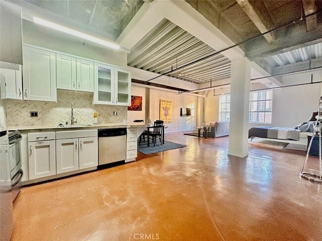 Building Photo - 312 W 5th St Unit 1105