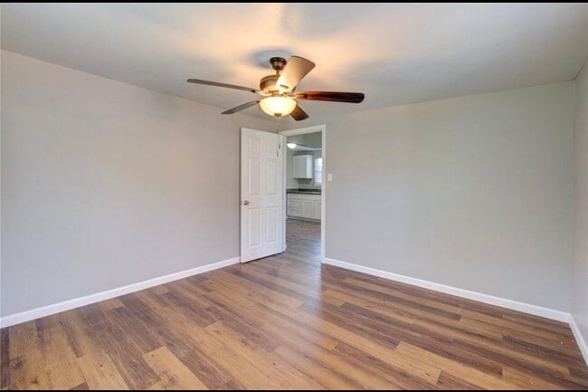 Photo - 7957 Ritz St