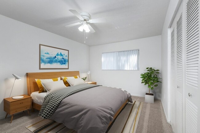 Photo - Colonial Oaks Apartments