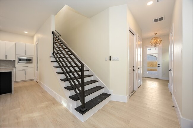 Photo - 7125 England St