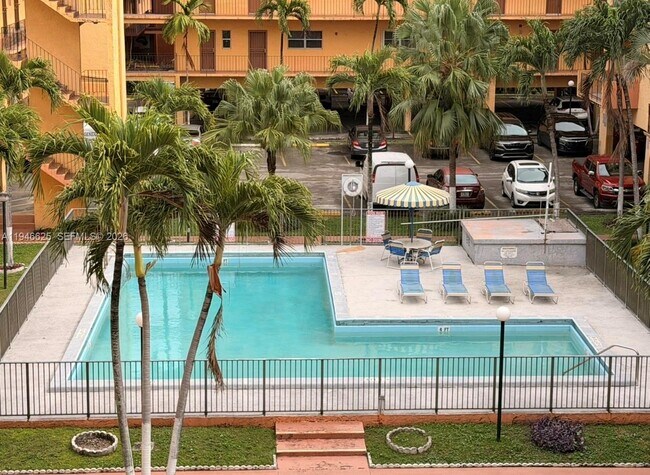 Photo - 1900 W 54th St Unit 320