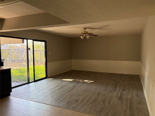 Photo - 15730 Corsair Rd