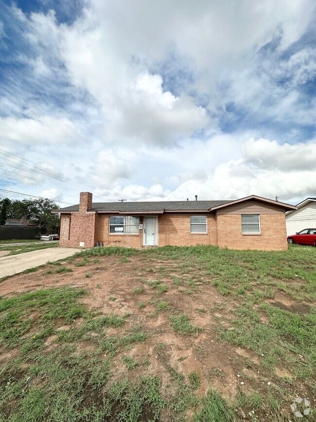Building Photo - 3 Bed 2 Bath Home Ready To Rent ASAP!