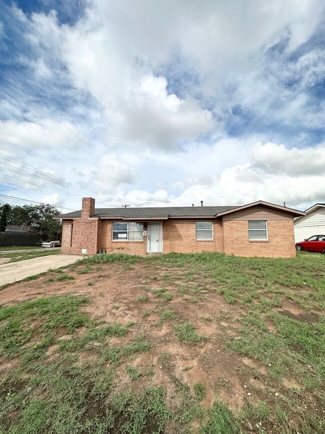 3 Bed 2 Bath Home Ready To Rent ASAP! - 3 Bed 2 Bath Home Ready To Rent ASAP!