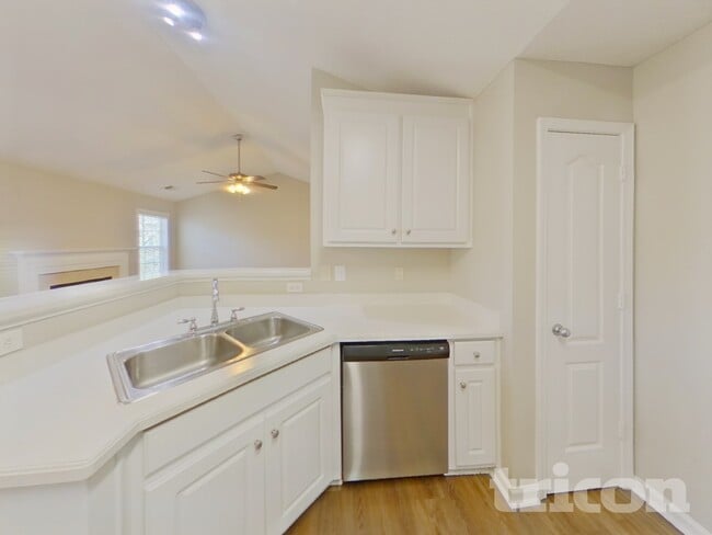 Photo - 466 Gin Mill Dr