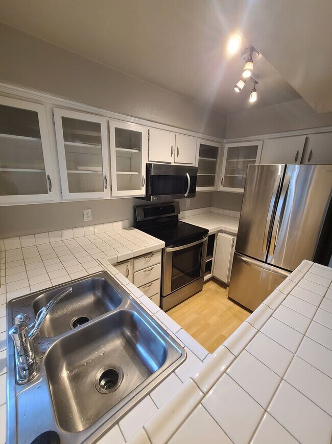 Photo - Spacious and Comfortable - Large 1Bd/1Ba - Lots of Natural Light - Private Patio w/ Sun Screens