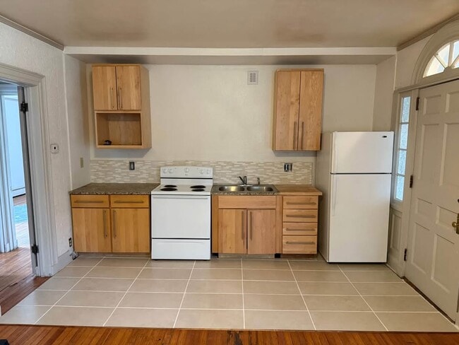 Building Photo - 318 S 15th St Unit A