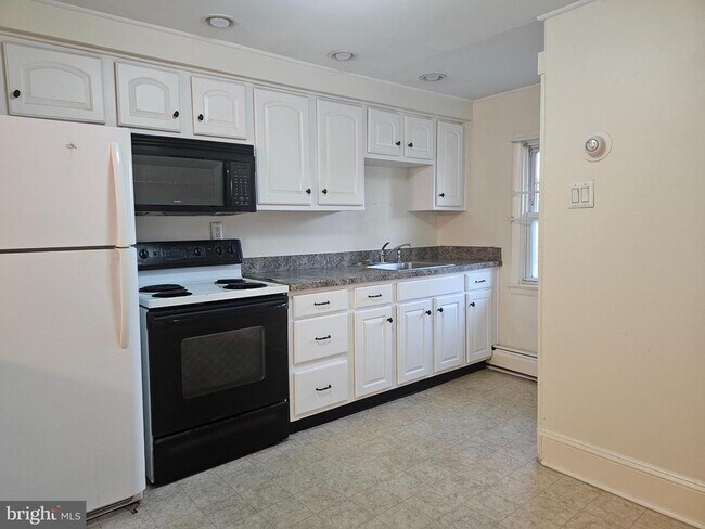 Photo - 683 S Bellevue Ave Unit 2ND FLOOR