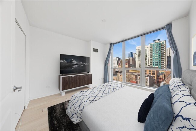 Photo - 600 N Dearborn St