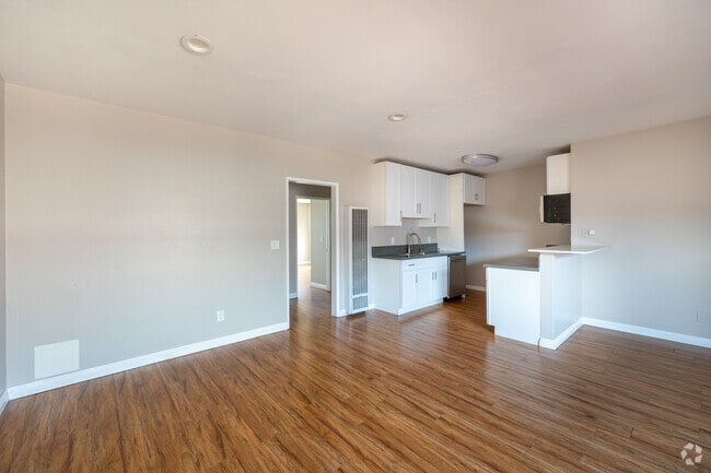2BR, 2BA - 889SF - Dining Room