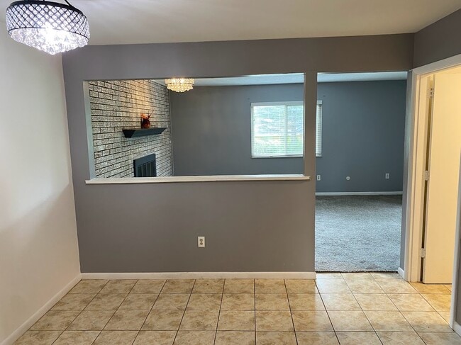 3112-3114 Honeycutt Cir