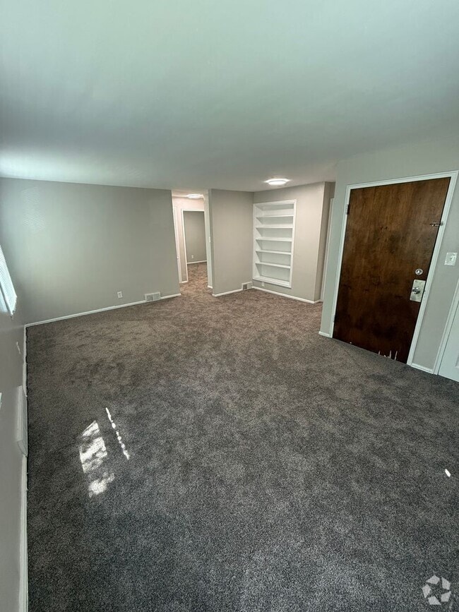 Building Photo - 4851 Southern Blvd Unit # 2 Rental