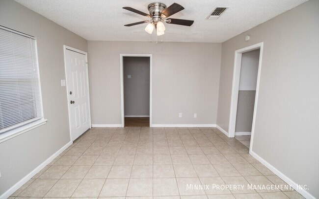 Photo - 4825 53rd St