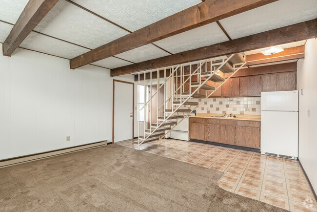 1BR, 1BA - 672SF - Living Room