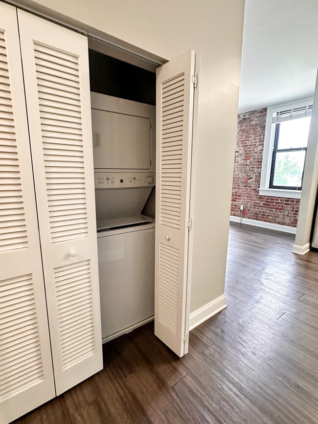 Photo - Emhardt Apartments