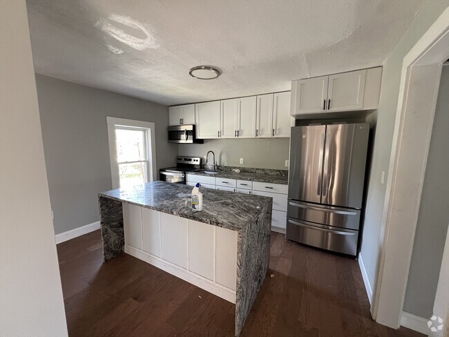 Building Photo - 50 W Main St Unit 2 Rental
