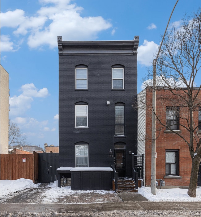 Photo - 208 Clarence St Unit 4