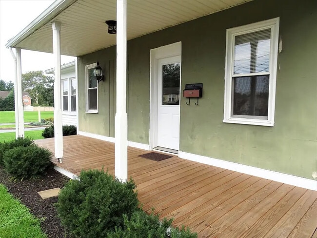 Photo - 145 E Main St