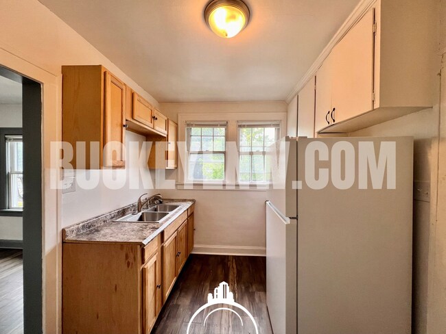 4158 Mayfield Dr Unit Upper