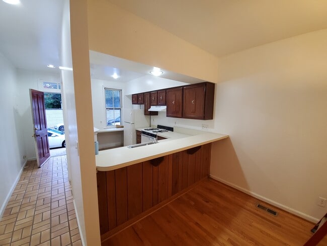 Photo - 159 King George St