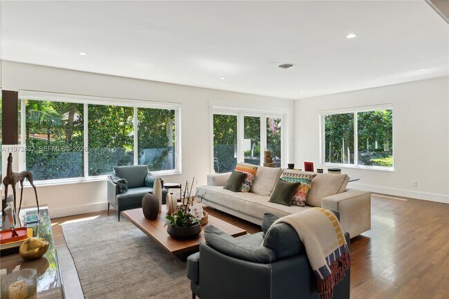 Photo - 408 Como Ave