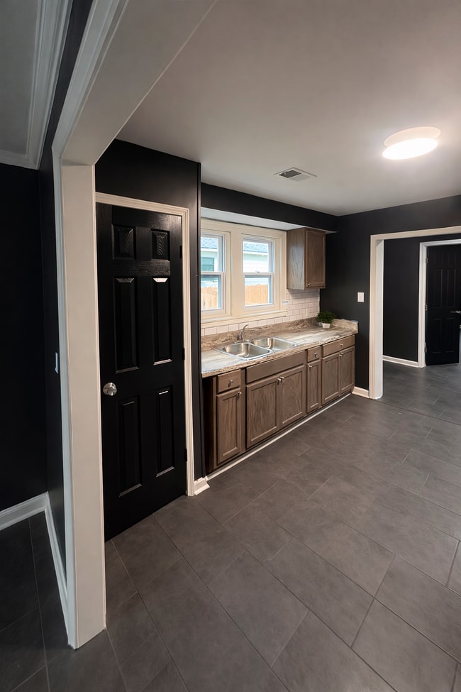 Photo - 1009 Cella St