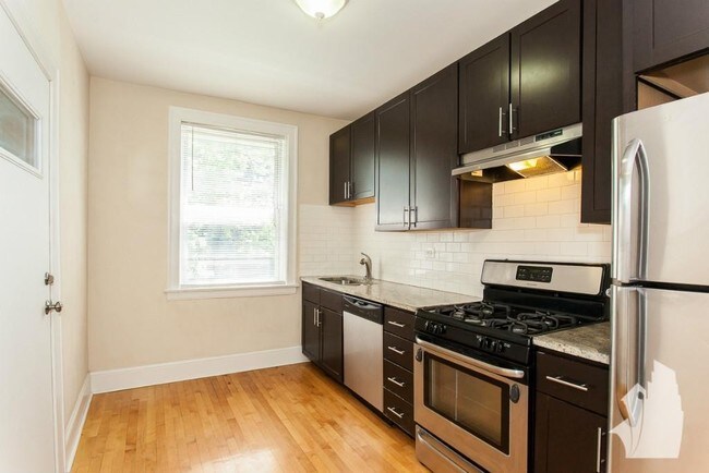 1921 W Winona St Unit 1925-1