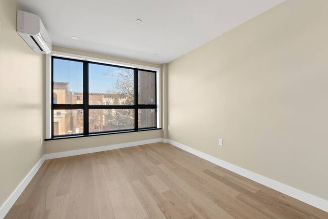 Photo - 458 Decatur St