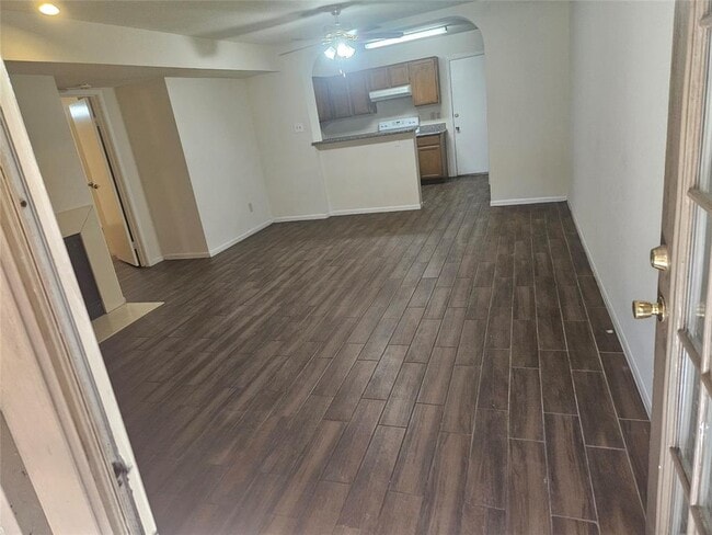 Photo - 2425 Holly Hall St Unidad A6 Rental