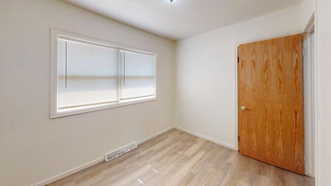 Photo - 106 Division St NW