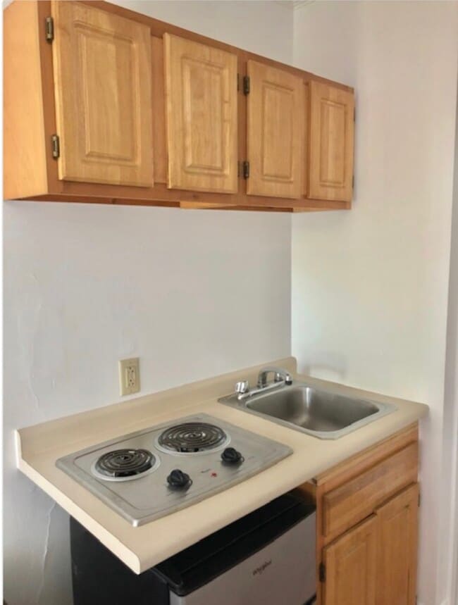 Photo - 1079 Beacon St